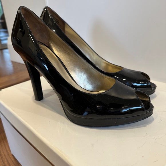 Classic patent peep toe. Worn twice.  Looks killer with shiny black pedi. - Picture 4 of 7